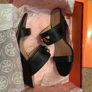 Like new only worn twice Tory Burch wedges